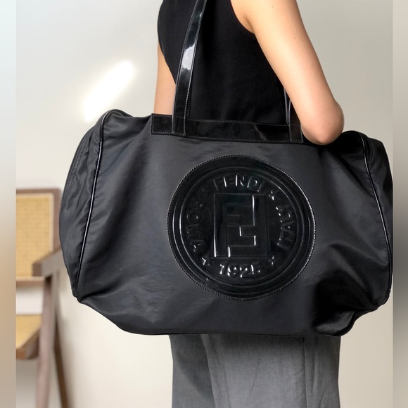 FENDI Logo Large Duffle Boston bag Black - Picture 4 of 8